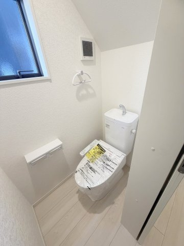 三郷市高州2丁目　新築戸建　全1棟のトイレ|1階のトイレです