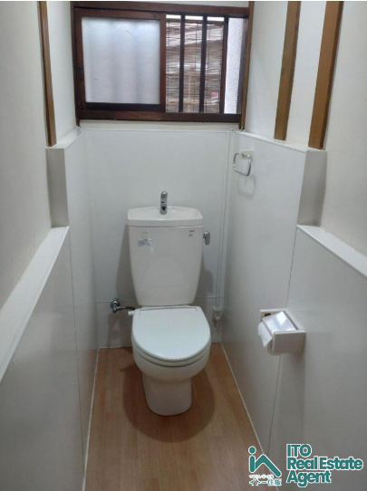 田中西浦町　中古テラスのトイレ