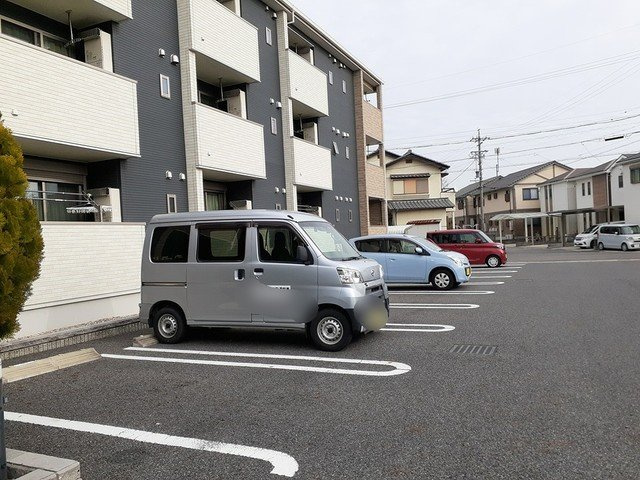 メゾン　アンソレイエの駐車場|駐車場完備です