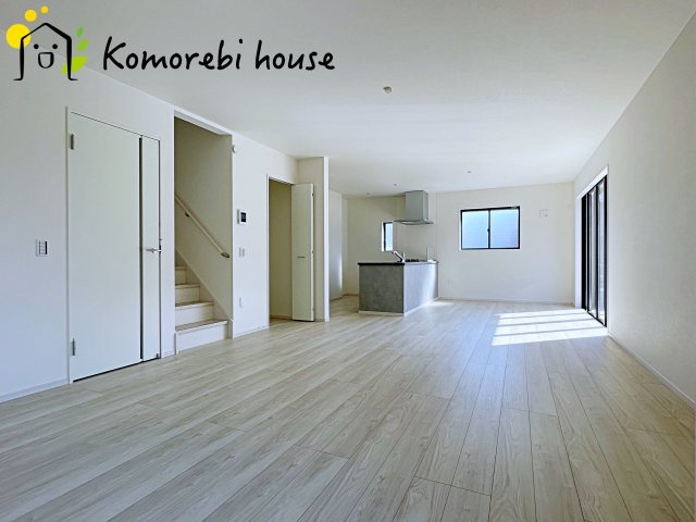 桶川市北　10期　新築一戸建て　グレース　01の居間・リビング|10/30　撮影済み