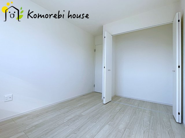 桶川市北　10期　新築一戸建て　グレース　01の収納|収納付きでゆとりのある空間。寝室としても、子ども部屋としても使え、衣類やおもちゃもスッキリ片付く快適な部屋。