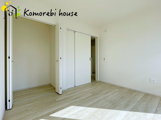 桶川市北　10期　新築一戸建て　グレース　01の子供部屋|寝室としても、子ども部屋としても使えるゆとりの空間。朝は窓から差し込む光で目覚め、夕方は宿題や遊びに集中できる、自分だけの居場所に。