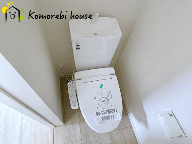 桶川市北　10期　新築一戸建て　グレース　01のトイレ|2階にもトイレがあることで、朝の混雑が解消し生活動線がスムーズに。新築ならではの間取り設計で、毎日の“プチストレス”が驚くほど減ります。