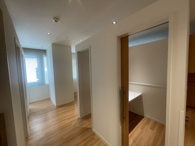 【内装】 | 米新ビル | 通路左側手前