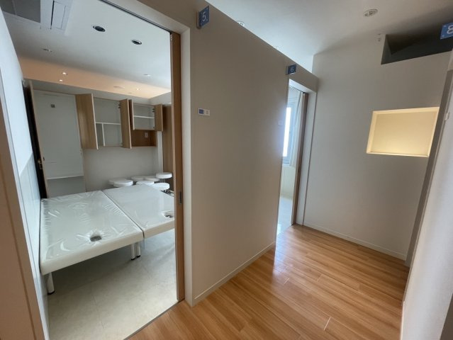 【内装】 | 米新ビル | 通路左真ん中