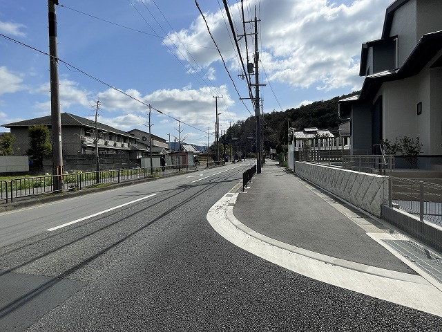 上賀茂本山 新築戸建(11号地)の前面道路含む現地写真