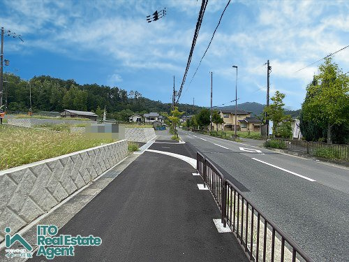 上賀茂本山 新築戸建(11号地)の前面道路含む現地写真
