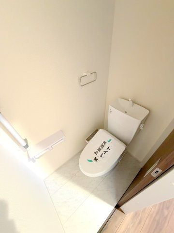 あきる野市瀬戸岡全９棟　新築分譲のトイレ