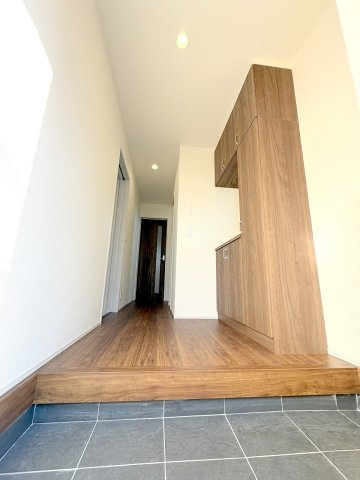 あきる野市瀬戸岡全９棟　新築分譲の玄関