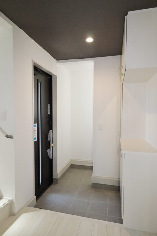 郡山市安積町南長久保２丁目　　　１号棟　　　安積第３小学校、安積第２中学区の玄関|※同社施工例