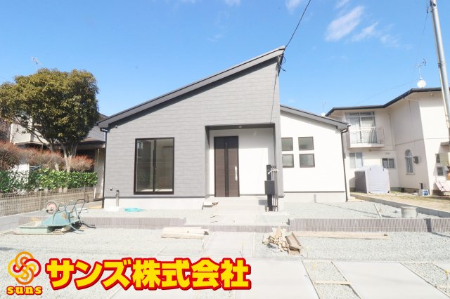 郡山市安積町南長久保２丁目　　　１号棟　　　安積第３小学校、安積第２中学区の外観|南側から見た駐車場を含む外観