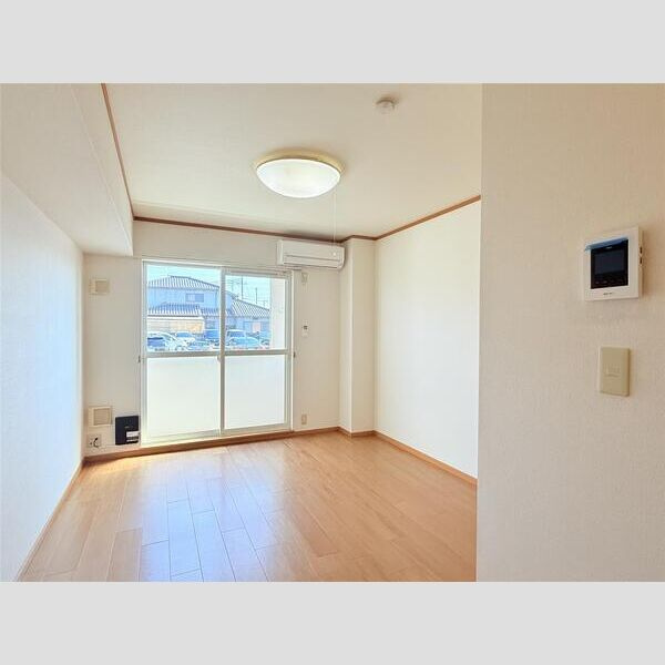 スカイルーム南条の居間・リビング