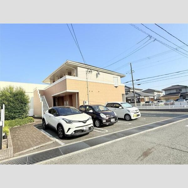 スカイルーム南条の駐車場