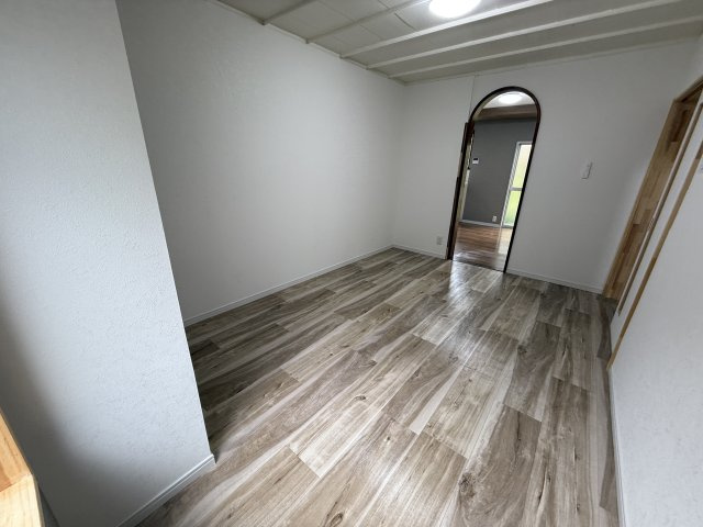 トヨナカシシバハラコダテの洋室