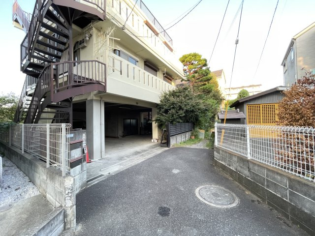 川崎市多摩区菅野戸呂の賃貸マンションのエントランス