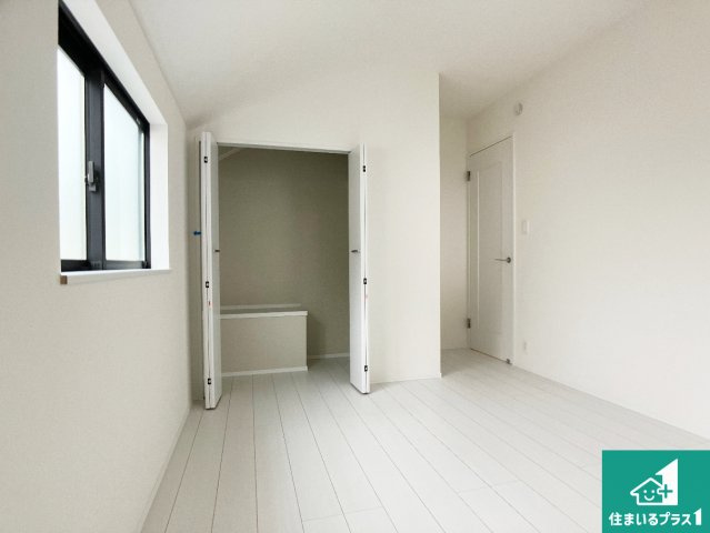 明石市西明石町　新築一戸建ての洋室|収納スペースが充実しているので子供の成長に合わせてたくさん収納ができます！家族構成に合わせた様々な活用ができる収納！