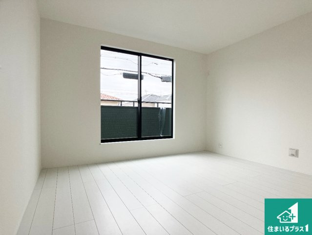 明石市西明石町　新築一戸建ての洋室|シンプルな洋室は、自分好みのインテリアが楽しめます♪ご家族とインテリアや家具を選びに行くのは新築購入時の醍醐味の一つです。ぜひお楽しみください♪