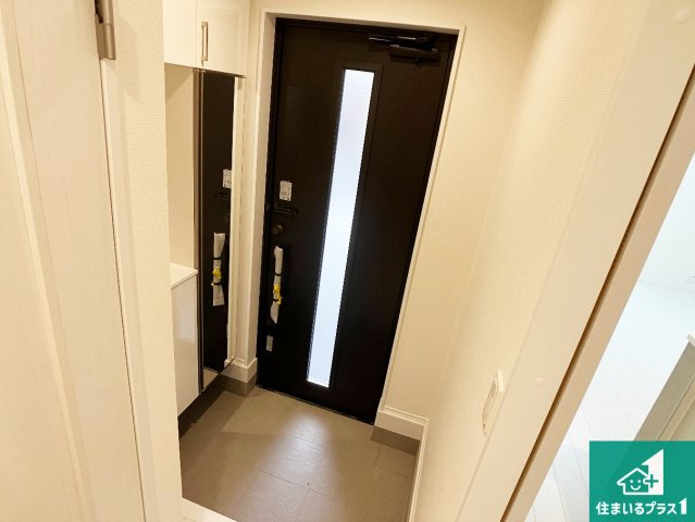 明石市西明石町　新築一戸建ての玄関|シューズボックスにはたくさんの靴が収納できるので玄関周りはいつもスッキリ！ご家族が増えても安心！