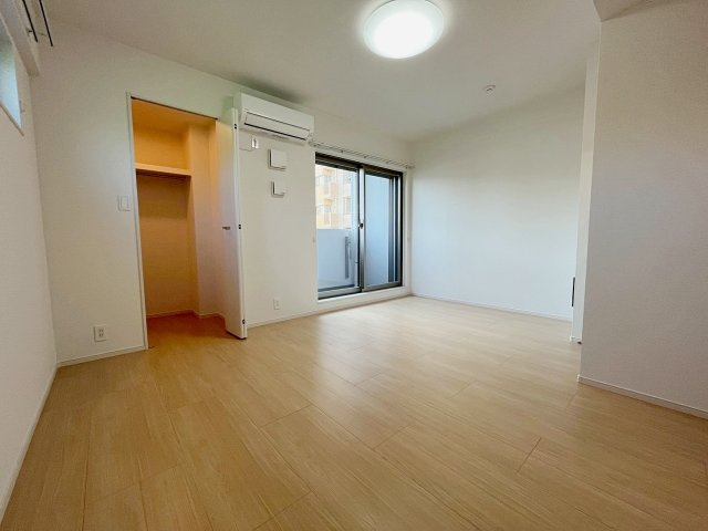 サンライズガーデン宝塚の居間・リビング|ゆったりとした居間です