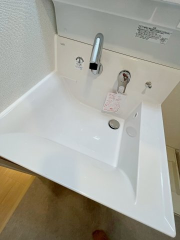 サンライズガーデン宝塚の洗面所|ゆったりとスペースのある洗面所