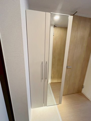 サンライズガーデン宝塚の玄関|明るい玄関です