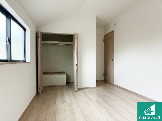 明石市西明石町　新築一戸建ての洋室|収納スペースが充実しているので子供の成長に合わせてたくさん収納ができます！家族構成に合わせた様々な活用ができる収納！