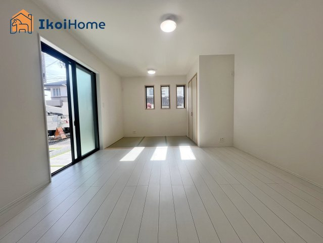 明石市西明石町2丁目　全2棟　A号棟の居間・リビング|【ホームページに現地動画掲載中】●年中無休：当日予約可●LDK16.18帖になります。2面採光！