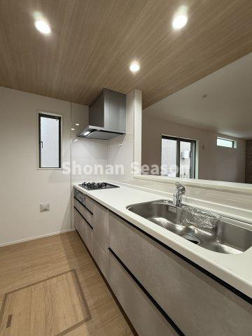 【キッチン】 | キッチンは広がる空間に目が配れる対面式◎
お料理しながら会話も弾みます♪