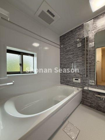 【浴室】 | 段差のあるバスタブは水かさが減り、節水対策にも効果的◎
１日の疲れを癒します♪