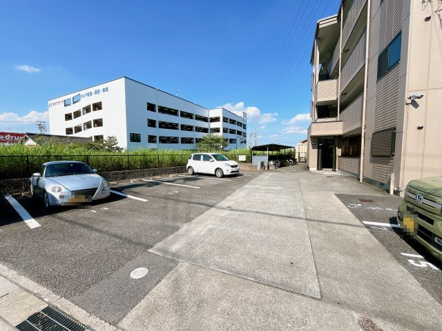 グランシャリオの駐車場