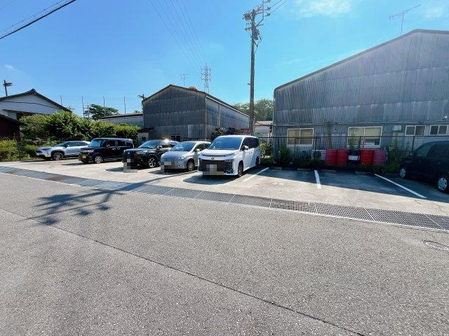 グランシャリオの駐車場