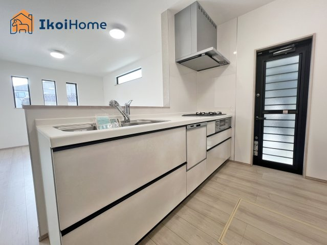 明石市西明石町2丁目　全2棟　B号棟のキッチン|【ホームページに現地動画掲載中】●年中無休：当日予約可●人気の対面式のキッチンで明るい！