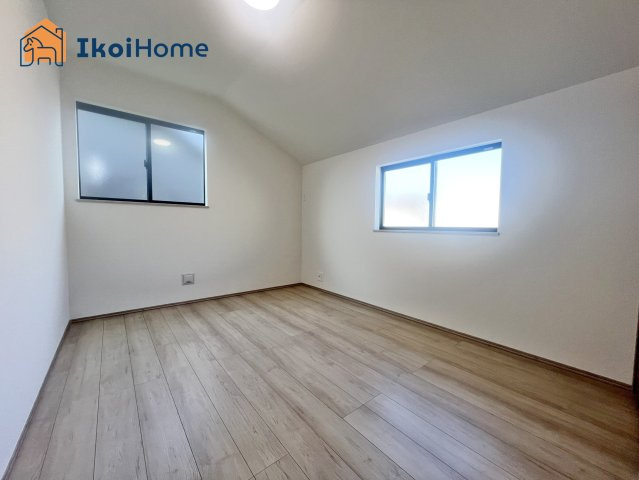 明石市西明石町2丁目　全2棟　B号棟の寝室|【ホームページに現地動画掲載中】●年中無休：当日予約可●注意。カーテン・カーテンレール付いていません