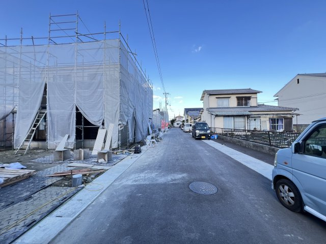 大和高田市西坊城全5棟の前面道路含む現地写真