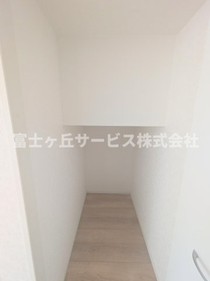 【収納】 | 浜松市中央区龍禅寺町 2期 新築一戸建て 1号棟 | キッチン横の収納です