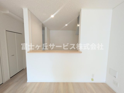 【キッチン】 | 浜松市中央区龍禅寺町 2期 新築一戸建て 1号棟 | 前から見たキッチンです