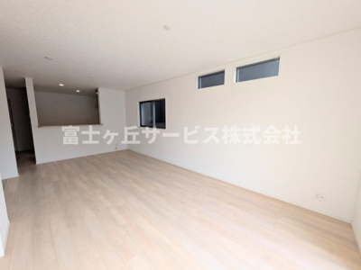 【居間・リビング】 | 浜松市中央区龍禅寺町 2期 新築一戸建て 1号棟 | リビングダイニングです