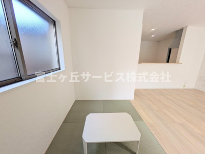 【和室】 | 浜松市中央区龍禅寺町 2期 新築一戸建て 1号棟 | リビング横の和室です