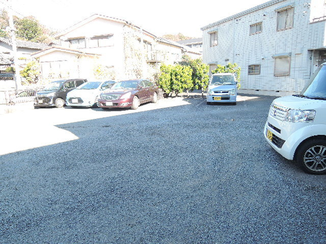 メゾン青木Ａ棟の駐車場