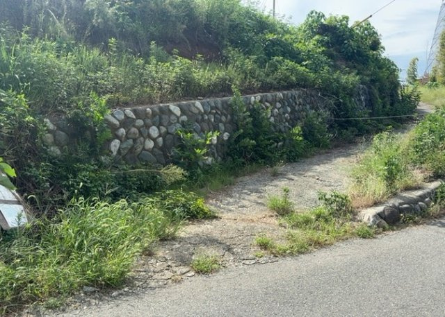 【外観】 | 物件の詳細については、現地を見てわかること以外に、役所や法務局などで調べないとわからないことがあります。そのため、現地に行く場合は、もしこの物件を買ったらどのような生活ができるかをイメージしましょう。