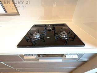 多数の調理器具を同時に使用でき、料理の効率化が可能。省エネで節約になり、様々な料理スタイルに適応できます。また、火力調整が独立しており、手入れや掃除もしやすく、今よりもっとお料理が楽しくなるかも。