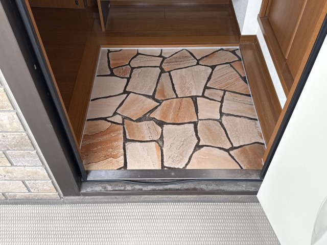 クレインウッド恵美酒　B棟の玄関