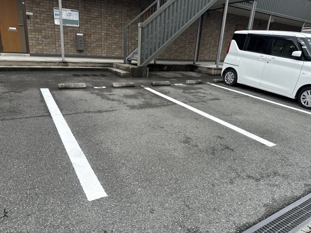 クレインウッド恵美酒　B棟の駐車場