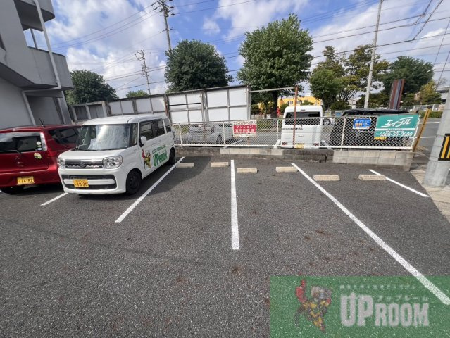 シティハイツハピネスの駐車場