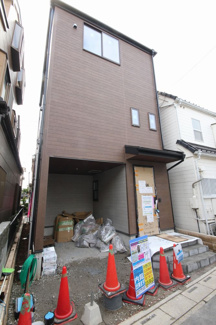 【外観】 | 三郷市高州4期 | 北側と南側の道路に面しています