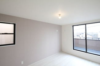 【洋室】 | 三郷市高州4期 | 2面彩光でお部屋が明るいです