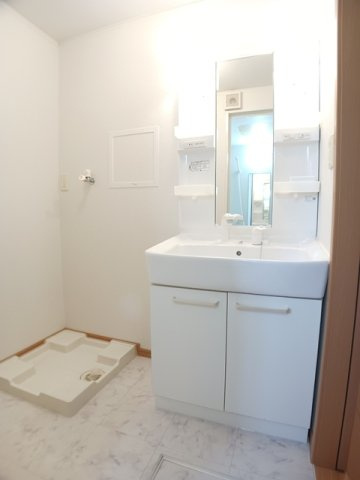 【洗面所】 | ヴィア・ラッテア河久保 | 使いやすい洗面所です