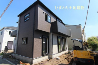 【外観】 | 平塚市纒  3号棟 | 南向き　木造アスファルトシングル葺き2階建