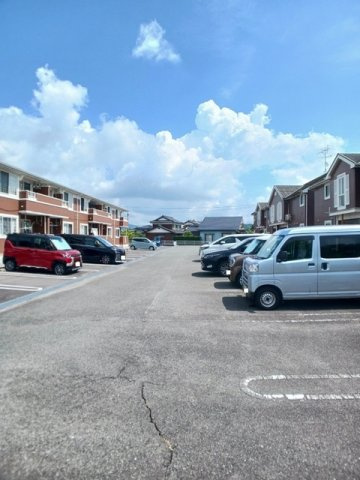 【駐車場】 | メゾンセレッソ　Ⅱ | 駐車場があるので、車を買う予定の方も安心です