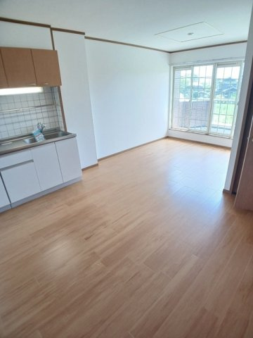 【居間・リビング】 | メゾンセレッソ　Ⅱ | こちらのリビングで趣味の時間をお楽しみください